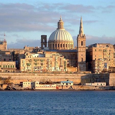 Luxury Apt W/ Side Seaviews And Pool, Top Location Sliema Kültér fotó