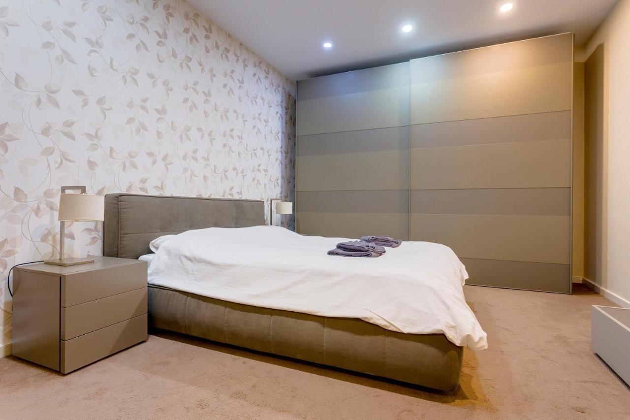 Luxury Apt W/ Side Seaviews And Pool, Top Location Sliema Kültér fotó