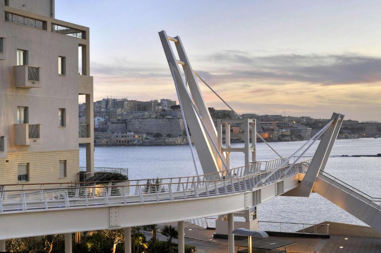 Luxury Apt W/ Side Seaviews And Pool, Top Location Sliema Kültér fotó