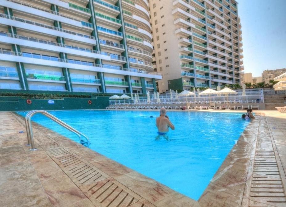 Luxury Apt W/ Side Seaviews And Pool, Top Location Sliema Kültér fotó